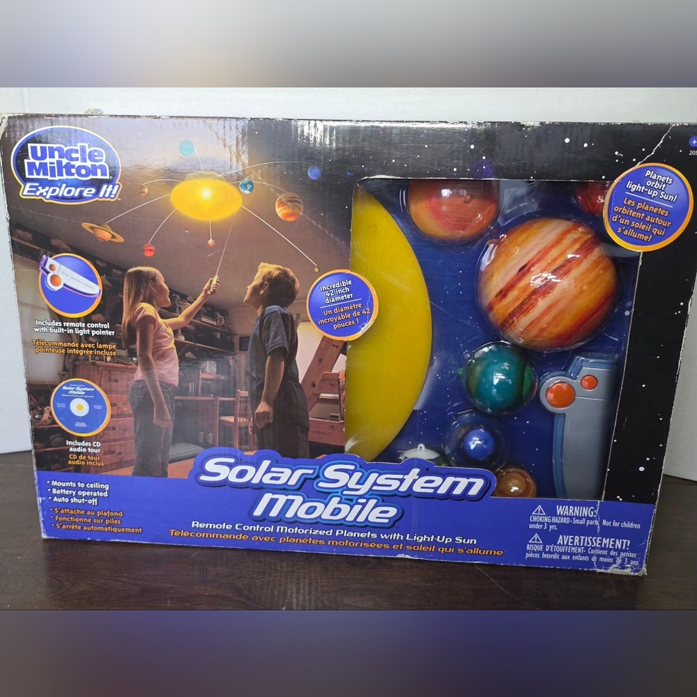 New 2006 Solar System Mobile Uncle Milton Remote Control Planets Light Up Sun